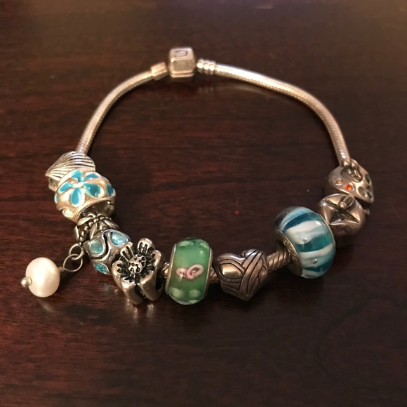 Charm Bracelet with 8 Beads NWOT - Picture 1 of 4